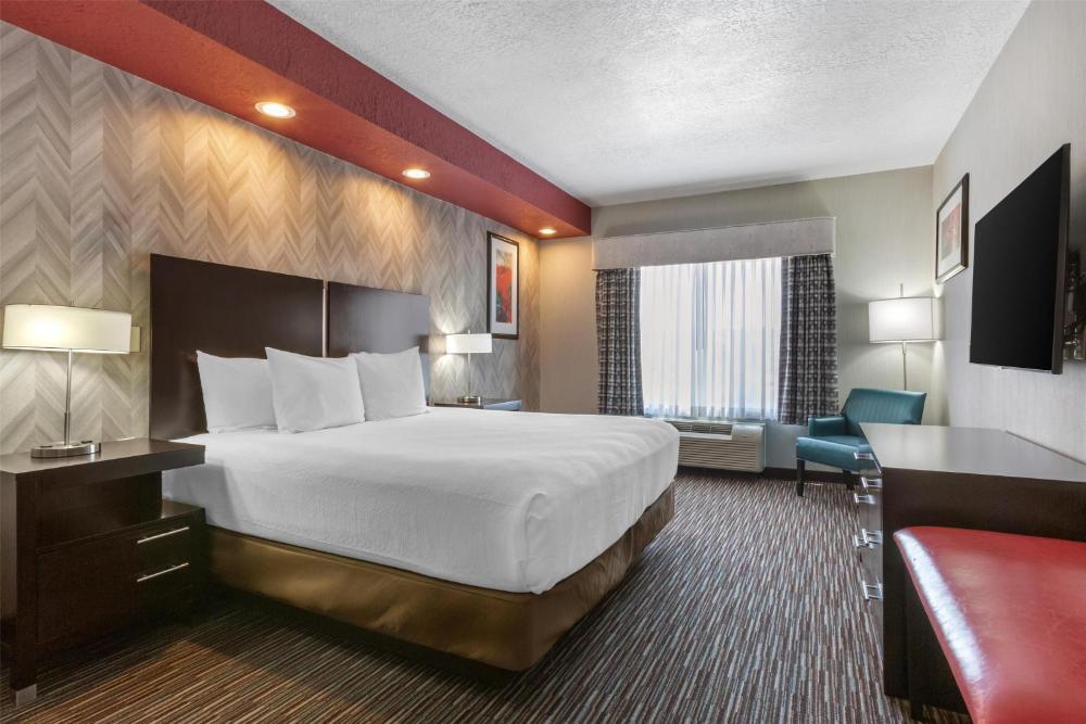 King Suite with Sofa Bed and Full Kitchen interior